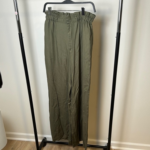 Forever 21 Olive Green Lightweight Flowy Elastic Waist Casual Pants Size Medium - Picture 1 of 6